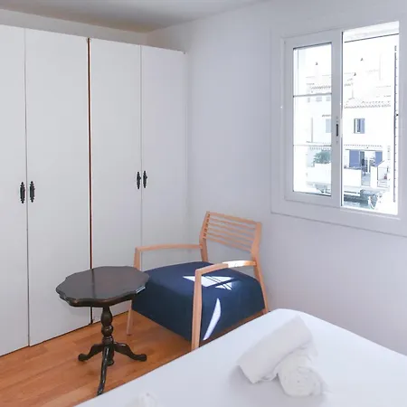 Holiday home Welcs 241 Emp Con Terraza Al Canal