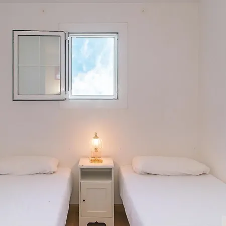 Welcs 241 Emp Con Terraza Al Canal Holiday home *