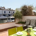 Welcs 241 Emp Con Terraza Al Canal *